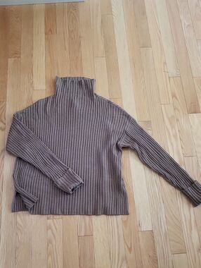 EUC 100% Wool Sweater S